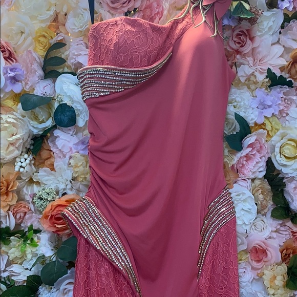 Free Shipping Size 6. Lace Embellished Gown - Picture 4 of 6